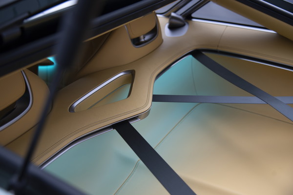 트렁크 내부에는 ‘제네시스 민트 콘셉트’에서 처음 소개됐던 지-매트릭스(G-Matrix) 패턴이 활용됐다. 사진=제네시스 제공