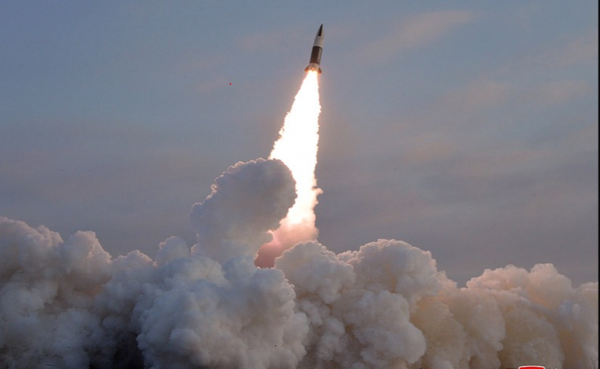 북한의 미사일  발사  장면