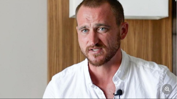 CNN과 인터뷰에서 조국 러시아를  강도높게 비판한 파벨 필라티예프 (사진 CNN에서 갈무리)