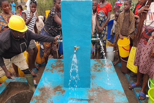현대엔지니어링이 아프리카 콩고민주공화국 입주민들 삶의 질을 향상시키기 위한 급수시설을 공급했다. 사진=현대엔지니어링 제공