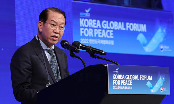 권영세 통일부 장관이 30일 오전 서울 중구 밀레니엄힐튼서울에서 열린 2022 한반도국제평화포럼에서 개회사를 하고 있다. / 사진=연합뉴스