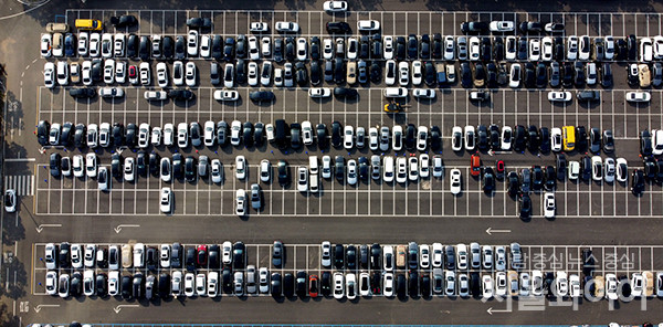 국토교통부는 지난해 6월부터 올해 5월까지 자동차 안전기준에 부적합해 시정조치(리콜)를 실시한 17개 제작·수입사에 과징금 115억원을 부과한다고 2일 밝혔다. 사진=이태구 기자