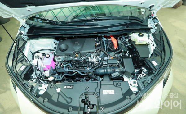 추석 귀성을 앞두고 바쁜 일정상 검사소 방문이 어려운 사람을 위해 타이어, 동화장치, 워셔액, 엔진오일, 와이퍼 블레이드 등 주요 항목과 간단한 점검 방법을 정리했다. 사진=서울와이어DB