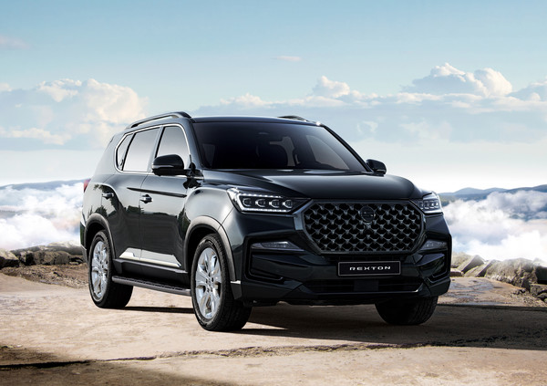 쌍용차는 올 뉴 렉스턴을 일시불로 구입할 경우 ‘더 블랙’ 모델은 5년간 10만㎞ 무상보증과 5년 5회 정기점검, 기타 소모품 5회 교환 등 프리미엄 서비스를 운영한다. 사진은 올 뉴 렉스턴 시그니처. 사진=쌍용차 제공