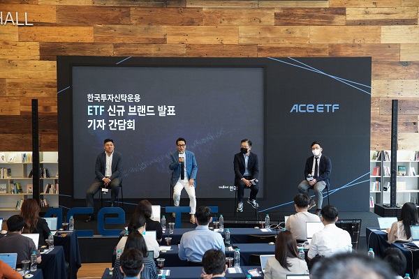 한국투자신탁운용은 14년 만에 ETF 브랜드명을 ‘KINDEX’에서 ‘ACE’로 전격 교체한다고 14일 밝혔다. 한국투자신탁운용은 이번 리브랜딩을 통해 ETF 시장에서의 브랜드 파워를 강화하고 고객과의 접점을 넓혀갈 계획이다. 사진=한국투자신탁운용 제공