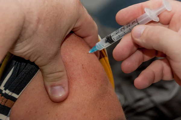 올해 이른 인플루엔자 유행에 발맞춰 오는 21일부터 방역당국이 고위험군을 대상으로 총 1216만명 규모의 무료백신접종을 시행한다. 사진=픽사베이