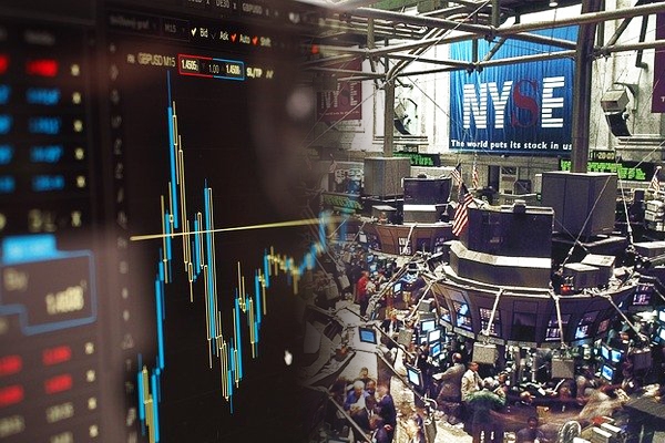 뉴욕증시 3대 지수가 동반 하락했다. 15일(현지시간) 뉴욕증권거래소(NYSE)에서 다우존스산업평균지수는 전 거래일 대비 173.27포인트(0.56%) 내린 3만961.82로 마감했다. 스탠더드앤드푸어스(S&P)500지수는 전일 대비 44.66포인트(1.13%) 떨어진 3901.35로, 나스닥종합지수는 167.32포인트(1.43%) 하락한 1만1552.36으로 장을 마쳤다. 사진=서울와이어 DB