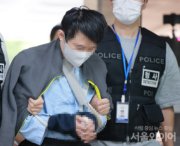 신당역 살인사건 피의자가 영장실질심사를 받기위해 법정으로 향하고 있다.