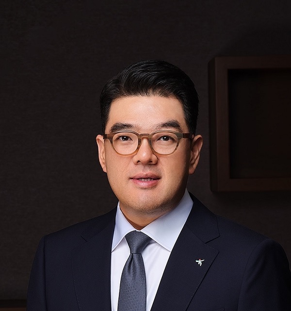 국내 증권업계 최연소 CEO 이은형 하나증권 대표이사는 낮은 자세로 소통해 나겠다는 의지를 강조했다. 이 대표는 실적성장을 통해 어린 나이와 짧은 업계 경력에서 불거진 시장의 우려를 불식시켰다. 올해는 글로벌 시장 공략에 적극 나서며 신사업 확장에 집중하고 있다. 사진=하나증권 제공