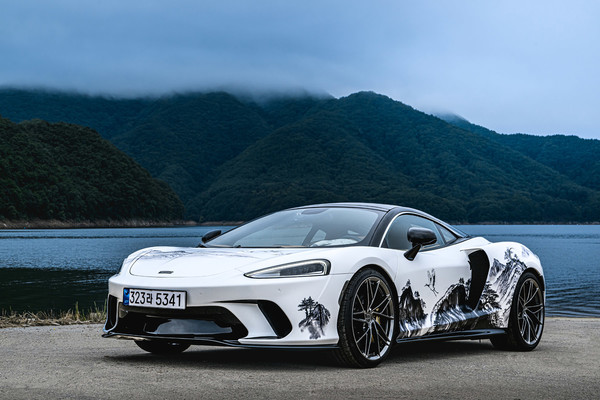 맥라렌 GT는 620 마력의 4.0리터 V8 트윈 터보엔진을 탑재해 제로백은 3.2초, 200㎞까지 9.0초에 도달한다. 최고속도는 326㎞/h에 이른다. 사진=맥라렌 서울 제공