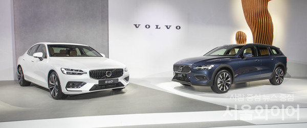볼보자동차코리아가 신형 S60과 V60 크로스컨트리를 국내 출시했다. 사진=이태구 기자