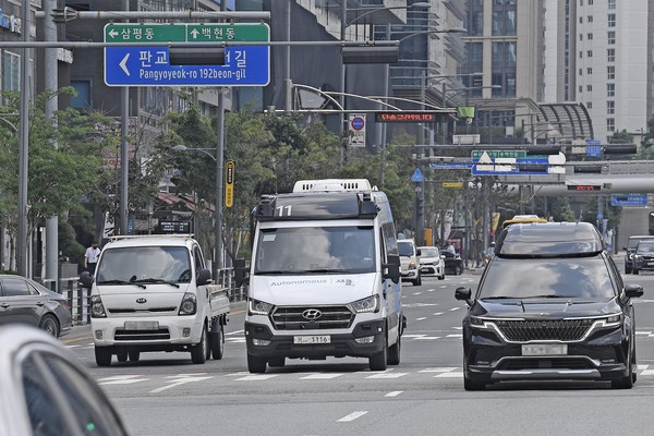현대자동차 로보셔틀이 판교 일대를 주행하는 모습. 사진=현대자동차 제공