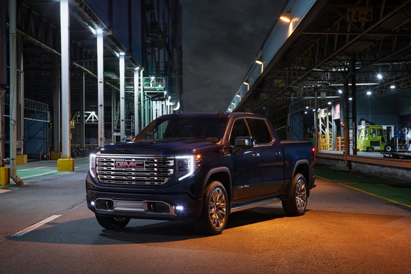 이번 팝업 전시회에서 만나볼 수 있는 GMC 시에라 드날리는 거듭된 진화를 거쳐 완성된 5세대 최신 모델로 연내 국내 론칭을 앞두고 있다. GMC 시에라 드날리. 사진=한국지엠 제공