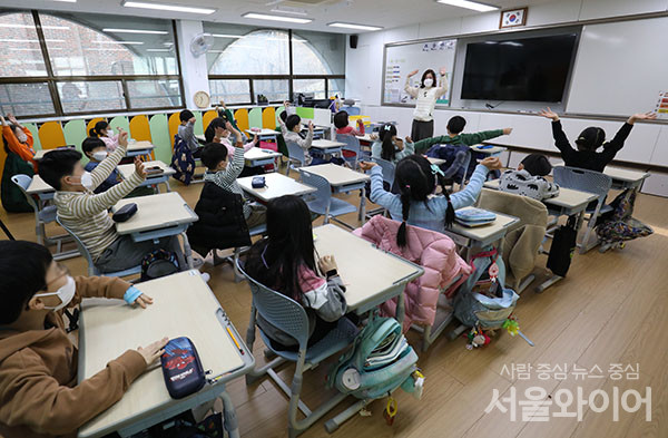 교육부는 2022 개정 교육과정 고등학교 '한국사' 교과를 집필하는 정책연구진이 '6·25 전쟁 남침'과 '8·15 광복' 표현을 담은 수정안을 제출했다. 사진=서울와이어DB