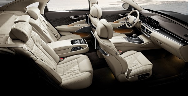 인기 품목을 조합한 ‘베스트셀렉션Ⅰ’ 패키지에는 고객들이 선호하는 12.3인치 슈퍼비전 클러스터를 추가해 더욱 강화된 플래그십 세단의 하이엔드 감성을 선보인다. 사진=기아 제공