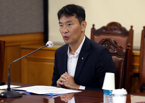 이복현 금융감독원장이 5일 서울 중구 은행회관에서 열린 ‘금융감독원 업무혁신 로드맵’ 금융업계 간담회에서 발언하고 있다. / 사진=금융감독원