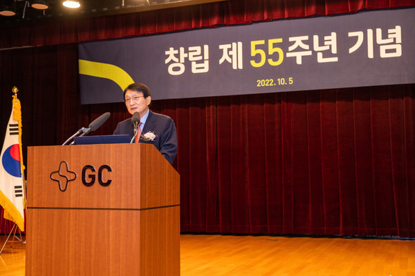 5일 허일섭 GC녹십자홀딩스 회장이 경기도 용인 본사에서 열린 창립 55주년 기념식에서 창립기념사를 하고 있다. 사진=GC녹십자 제공
