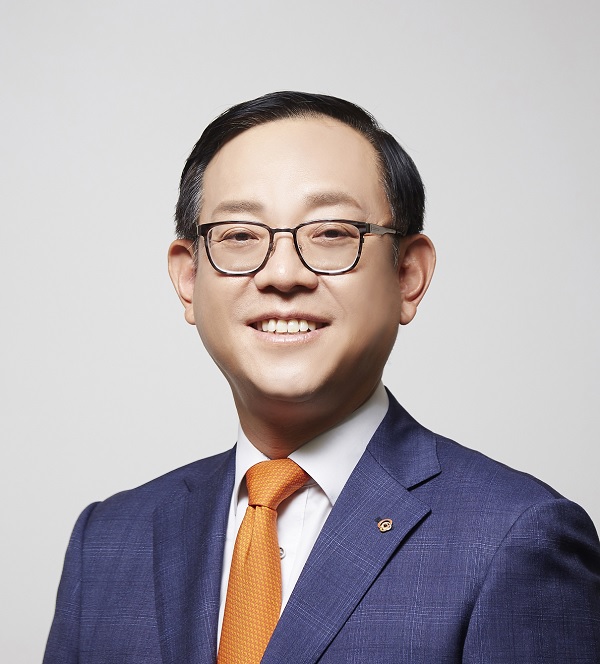 ‘공감 경영’으로 6년째 한화투자증권을 이끌고 있는 권희백 대표이사는 34년째 한화그룹과 ‘동고동락’한 ‘한화맨’이자 증권전문가다. 사진=한화투자증권 제공
