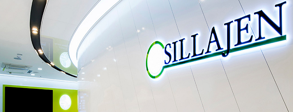 신라젠이 2년5개월만에 주식시장에 돌아왔다. 당장은 축포를 터트렸으나, 수익 기반 창출과 시장 신뢰회복이라는 숙제가 남아 있다. 중장기적으로 주가 상승의 촉매가 될 수 있는 항암제 임상은 여전히 진행 중이다.사진=신라젠 홈페이지