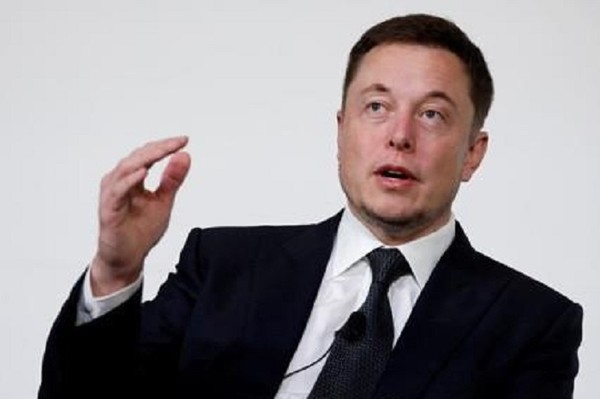 일론 머스크 테슬라 최고경영자(CEO)가 우크라이나 정부에 스타링크 서비스 지원 철회의사를 밝힌 지 하루 만에 계속 무료로 지원하겠다며 이를 번복했다. 사진=연합뉴스 제공 