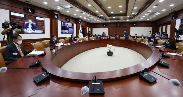 산업통상자원부가 18일 열린 비상경제장관회의에서 조선산업 미래 경쟁력 확보를 위한 계획을 발표했다. 사진=연합뉴스