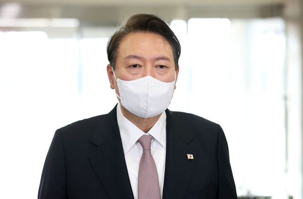 윤석열 대통령이 28일 오전 서울 용산 대통령실 청사로 출근하고 있다. / 사진=대통령실통신사진기자단