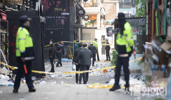 이태원 참사 당시 대규모 인파가 몰릴 것이 예상돼 정보 담당 경찰의 배치를 요청하는 보고가 사전에 있었으나 윗선에서 이를 묵살한 것으로 알려졌다. 사진=서울와이어 DB