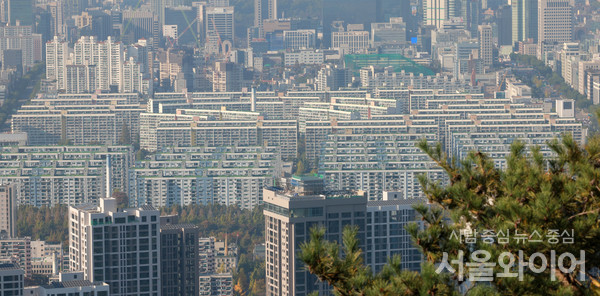 서울 층고제한이 폐지되면서 은마아파트와 한남2구역, 목동 신시가지 등 재건축단지의 기대감이 커지고 있다. 사진=이태구 기자