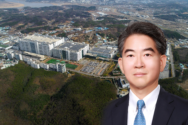 LG그룹 내 주요 계열사 최고재무책임자를 거쳐 2019년부터 LG디스플레이를 이끄는 정호영 대표이사 사장. 사진=서울와이어 DB