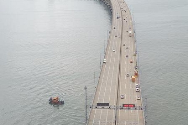 인천대교 갓길에 투신 예방을 위한 드럼통 1500개가 설치된다. 사진=인천소방본부 제공