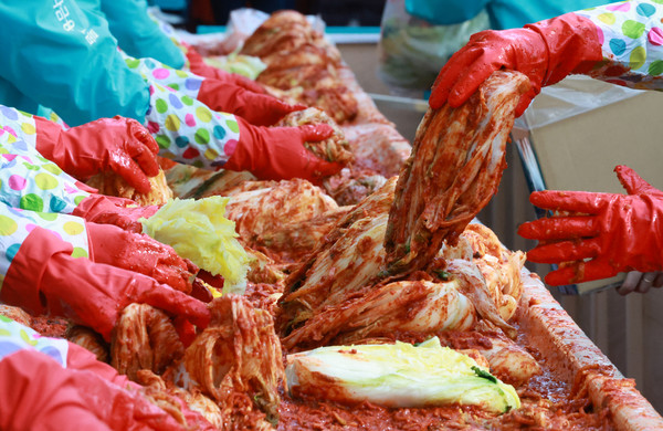 올해 김장비용이 지난해보다 소폭 줄어든 것으로 나타났다. 사진=연합뉴스