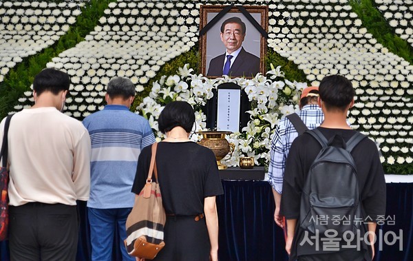 故박원순 서울시장 분향소를 찾은 조문객들.  [사진=김상준 기자]