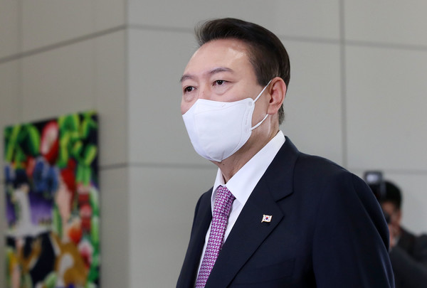 윤석열 대통령이 17일 새벽 성남공항을 통해 3년 만에 한국을 찾은 무함마드 빈 살만 사우디아라비아 왕세자 겸 총리과 오찬을 갖는다. 사진=대통령실사진기자단