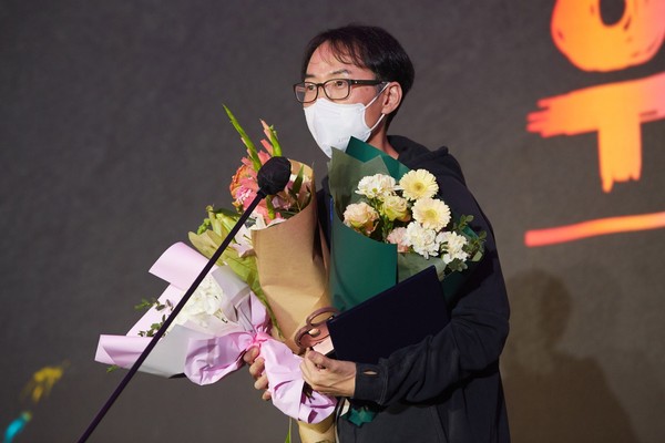 넥슨 히트2도 지난 8월 출시 후 견조한 성적을 유지한 덕에 올해 게임대상에서 상을 받았다. 사진은 박영식 넥슨게임즈 XH 스튜디오 PD. 사진=넥슨 제공