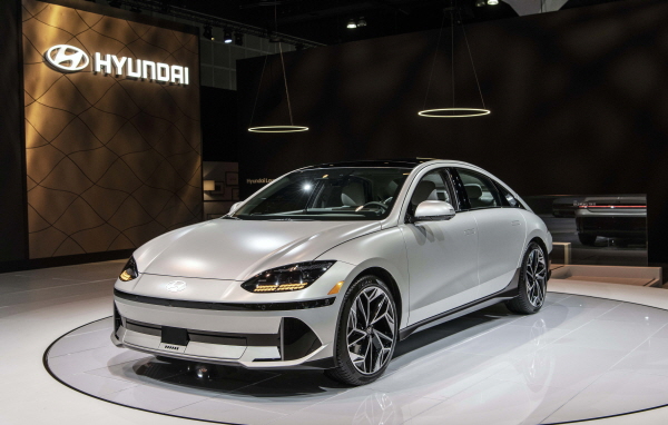 2022 LA 오토쇼에 전시된 아이오닉 6의 모습. 사진=현대차 제공