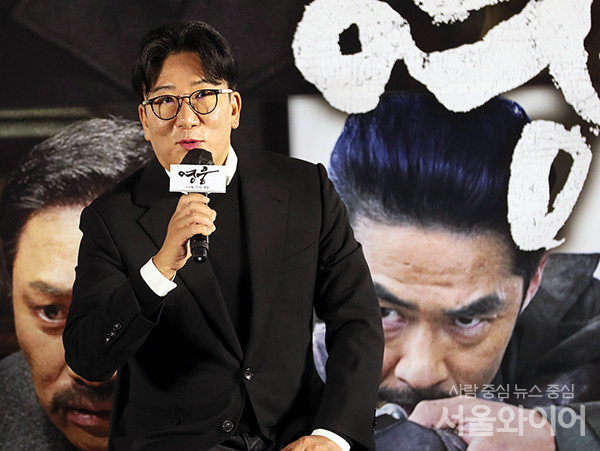 윤제균 감독이 행사에 참석, 인사말을 하고 있다.