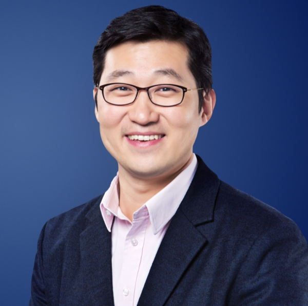 쿠팡이 창사 이래 최대 적자를 기록한 가운데 김범석 쿠팡 의장이 올해 수익성 개선에 나선다고 밝혀 그의 행보에 관심이 모인다. 사진=쿠팡 제공