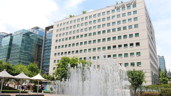 이랜드월드가 ‘2022년도 동반성장 주간 기념식’에서 중소벤처기업부 장관 표창을 수상했다. 사진=이랜드 제공