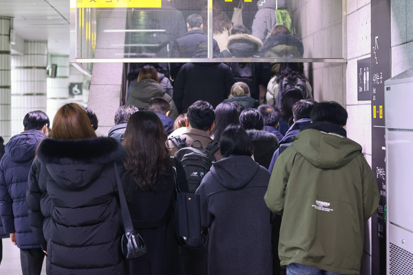 서울교통공사 노사 교섭이 극적으로 타결돼 지하철 1~8호선은 1일 첫차부터 정상 운영 중이다. 사진=연합뉴스
