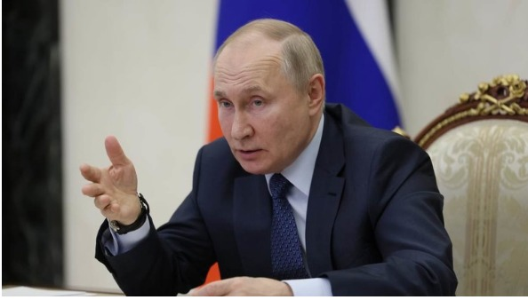 자신의 업적이 표토르  대제를 능가한다고 주장한 블라디미르 푸틴 러시아 대통령