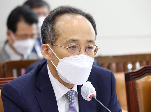 추경호 부총리 겸 기획재정부 장관이 화물연대 총파업 중단을 촉구했다. 사진=국회사진기자단 제공