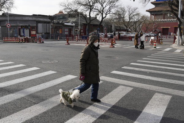 코로나19 감염 폭발로 불안에 참긴 시민들이 외출을 꺼리면서 텅빈  베이징 거리 (AP=연합뉴스)