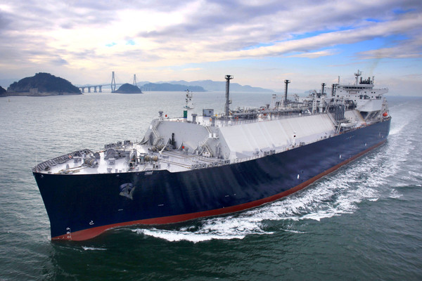 삼성중공업이 건조한 액화천연가스(LNG)운반선이 바다를 항해 중이다. 사진=삼성중공업 제공