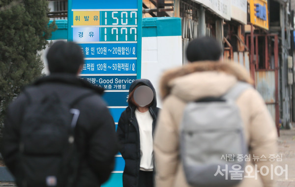 서울시내 주유소 휘발유-경유가격이 표시돼 있다.