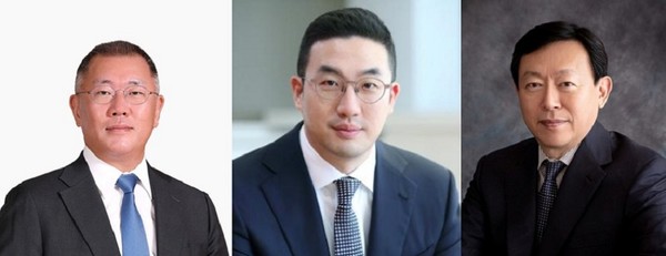 다음 달 16~20일(현지시간) 스위스 휴양지 다보스에서 열리는 포럼에는 국내 대기업 총수들이 총출동한 전망이다. 참석자들은 가중된 경영환경 불확실성을 잠재울 대응책을 집중 논의할 계획이다. (왼쪽부터) 정의선 현대자동차그룹 회장, 구광모 LG그룹 회장, 신동빈 롯데그룹 회장. 사진=각 사 제공  