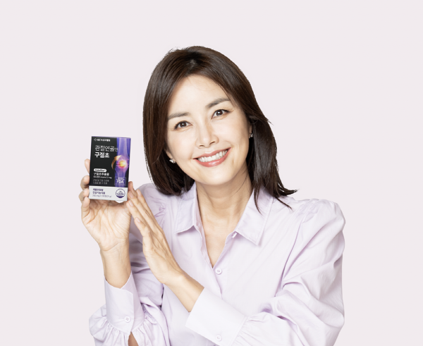  ‘관절연골엔 구절초’ 브랜드 모델로 활동하는 배우 신애라. 사진=GC녹십자웰빙 제공