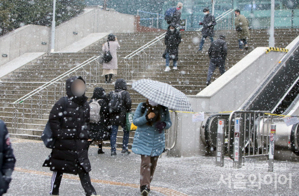 기상청에 따르면 22일은 한파에 서해안을 중심으로 눈이 내린다. 사진=서울와이어 DB