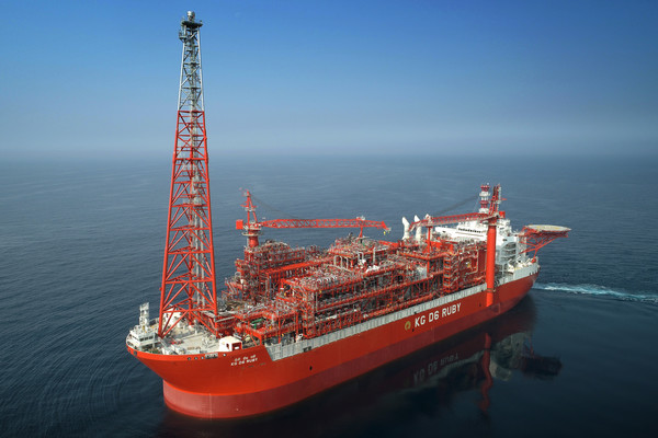 삼성중공입 2019년 수주한 RUBY FPSO(부유식 생산, 저장 및 하역 시설)가 지난 8월 출항하고 있다. 사진=삼성중공업 제공