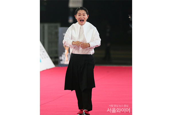 방송인 김신영씨가 제43회 청룡영화상에서 레드카펫을 지나고 있다. 사진=서울와이어 DB