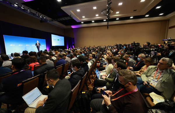 CES 2023은 'Be In IT'를 슬로건으로 5일(현지시간)부터 4일간 열린다. 이번 전시회에서는 웹3, 메타버스, 모빌리티 등에서 새로운 기술과 비전이 제시돼 참가사들의 관심을 끈다. 사진=연합뉴스